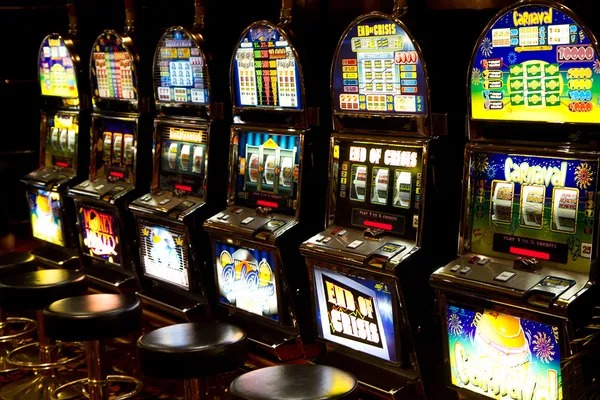 Live Caribbean Stud Poker dealer at ringbet88 slot studio